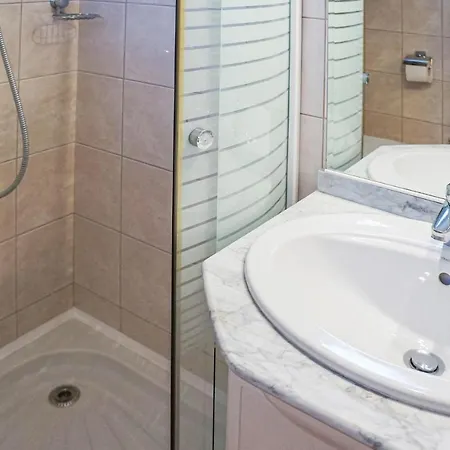 Awesome In Heviz W/ Outdoor Swimming Pool, Wifi And 3 Bedrooms Holiday home *